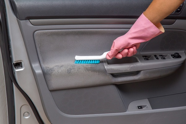 5 Brushes Commonly Used in Professional Automotive Detailing