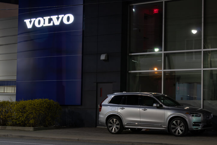 A Volvo car manufacturing plant to be explored in hybrid and electrical mechanic training