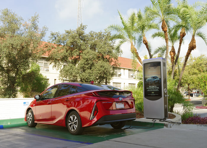 A Toyota Prius, to be explored in hybrid technology training