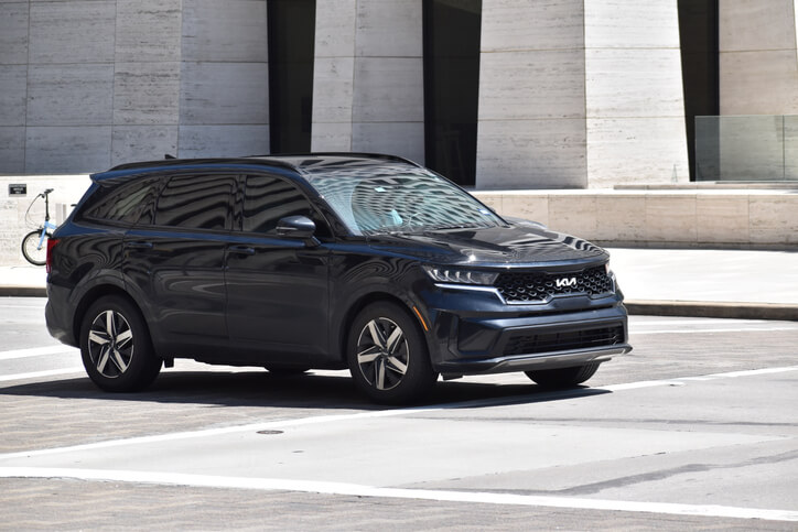 A front view of the Hybrid 2025 Kia Sorento, to be explored in automotive school