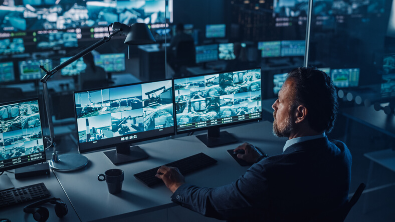 A male dispatcher monitoring the progress of packages in real time after dispatch training