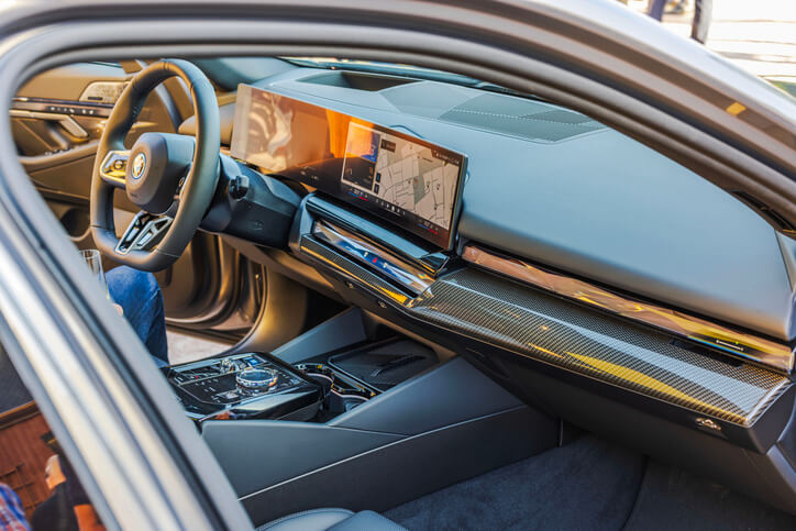 A gorgeous passenger-side view of the interior of the new BMW i5 M electric car with carbon fibre dashboard trim, to be explored in automotive school