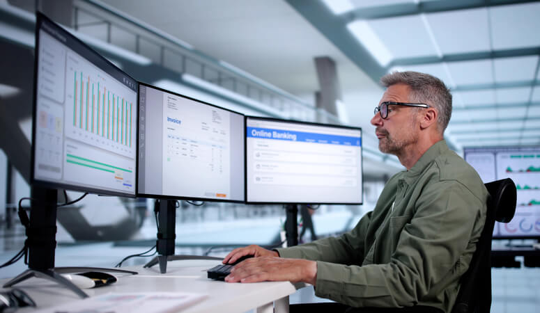 After dispatch training, dispatchers review logistics schedules on a computer screen.